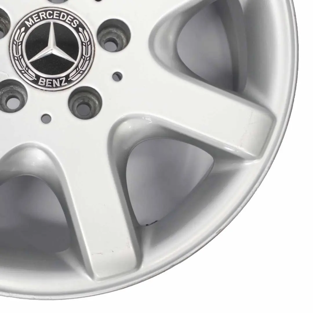 Felge hinten silber 16" 8J ET:30 für Mercedes SLK R170 mit Teilenummer A1704010302 Mercedes SLK R170 Felge hinten silber 16" 8J ET:30 - SKU A1704010302-1 - Teilenummer A1704010302