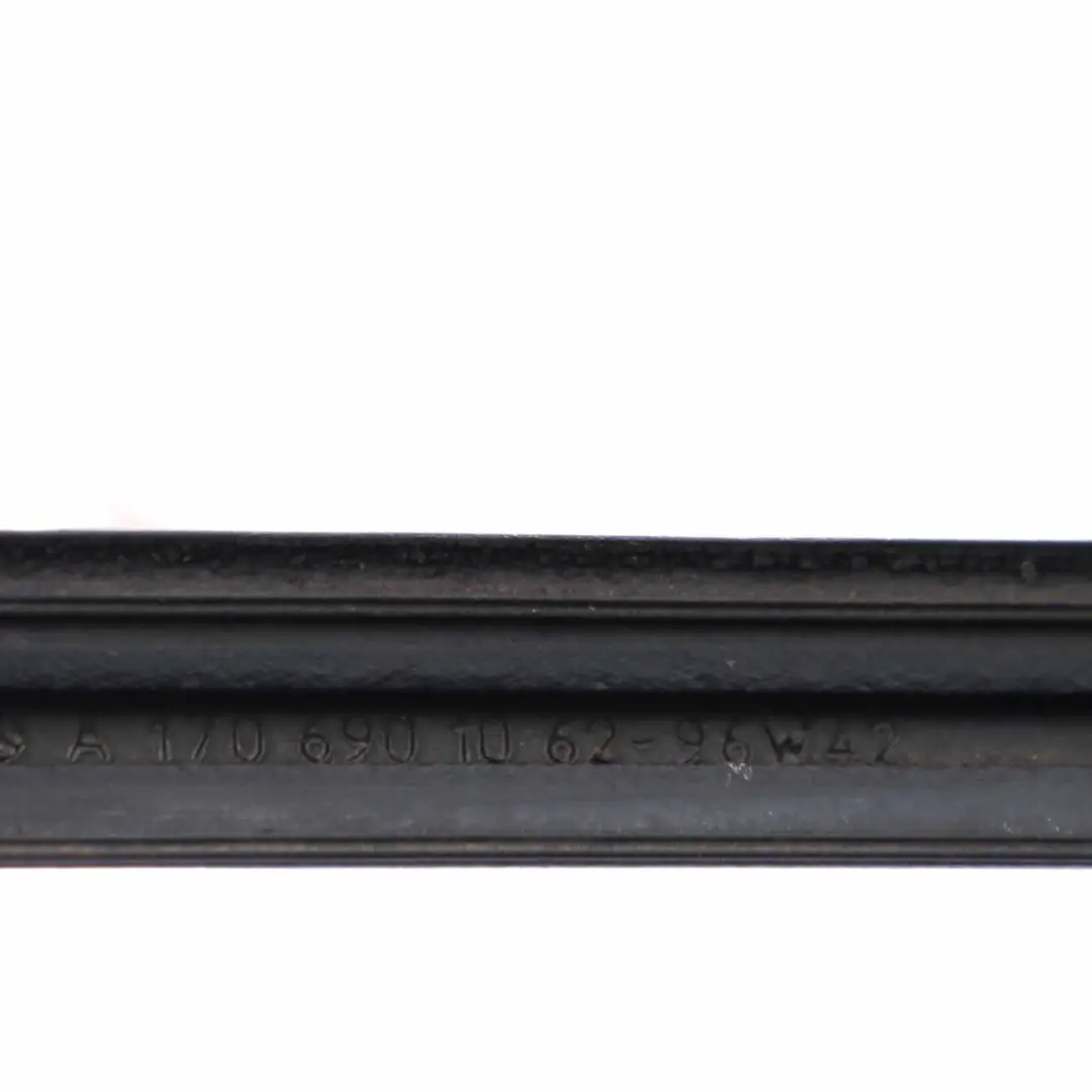 Mercedes SLK R170 Baguette de Porte Avant Droite Joint de Porte Bas - SKU A1706901062 - Numéro de pièce A1706901062