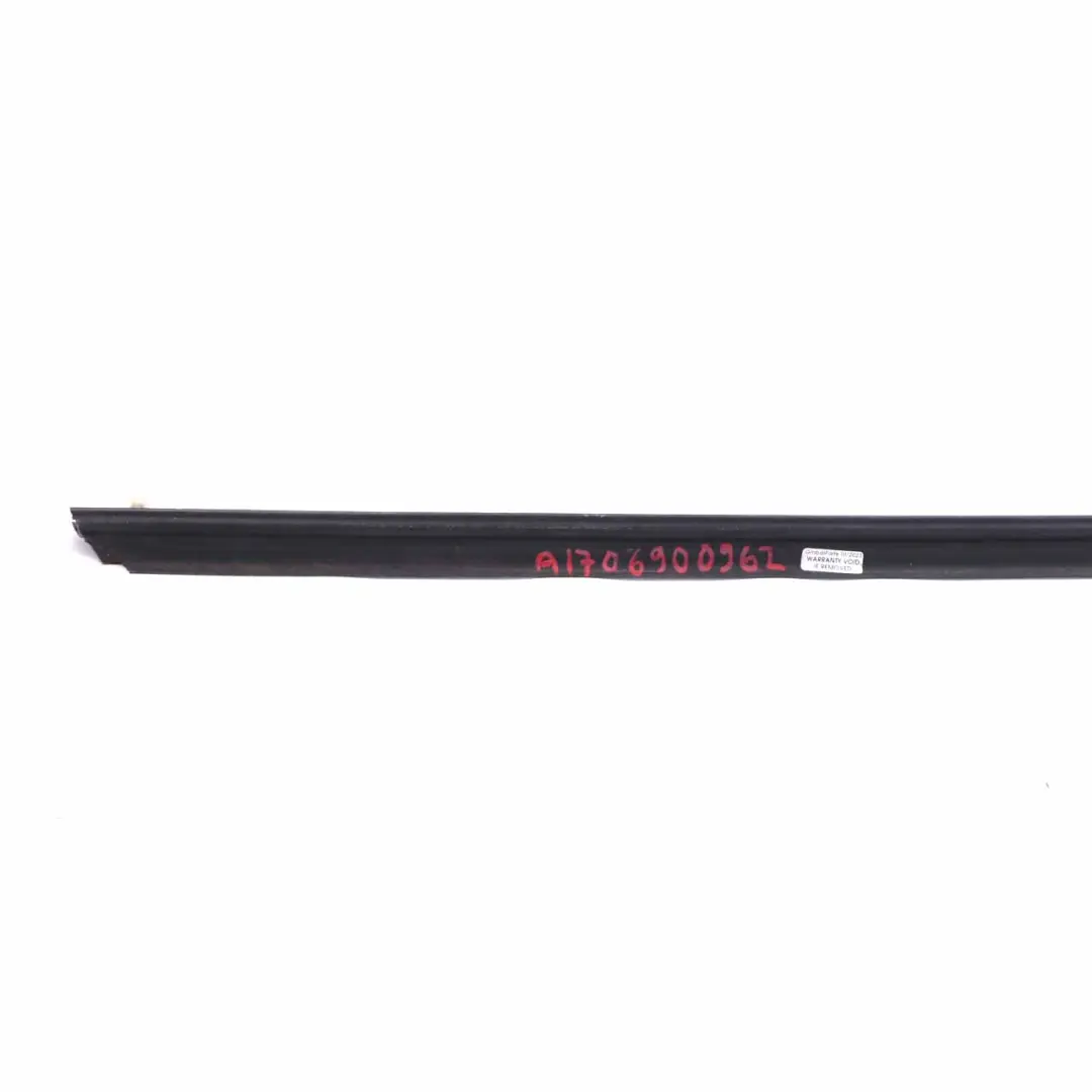 Mercedes SLK R170 Baguette de Porte Avant Droite Joint de Porte Bas - SKU A1706901062 - Numéro de pièce A1706901062