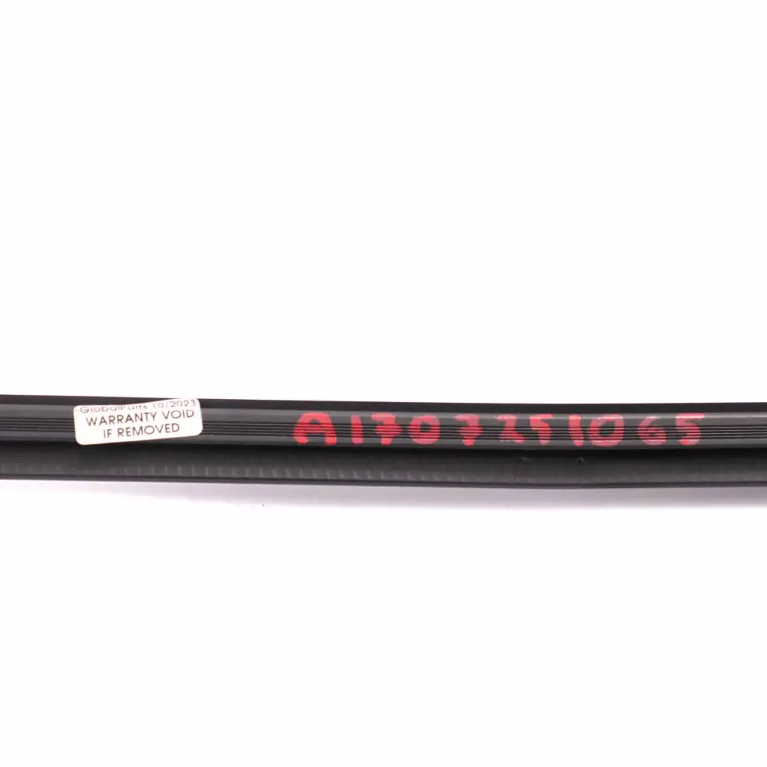 Joint de vitre porte avant droite joint caoutchouc pour Mercedes SLK R170 à propos du numéro de pièce A1707251065 Mercedes SLK R170 Joint de vitre porte avant droite joint caoutchouc - SKU A1707251065 - Numéro de pièce A1707251065