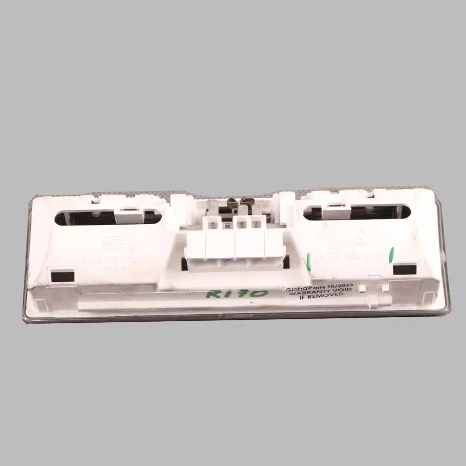 Tetto interno Unità luce lampada di lettura per Mercedes SLK R170 con numero di parte A1708200001 Mercedes SLK R170 Tetto interno Unità luce lampada di lettura - SKU A1708200001 - Numero di parte A1708200001