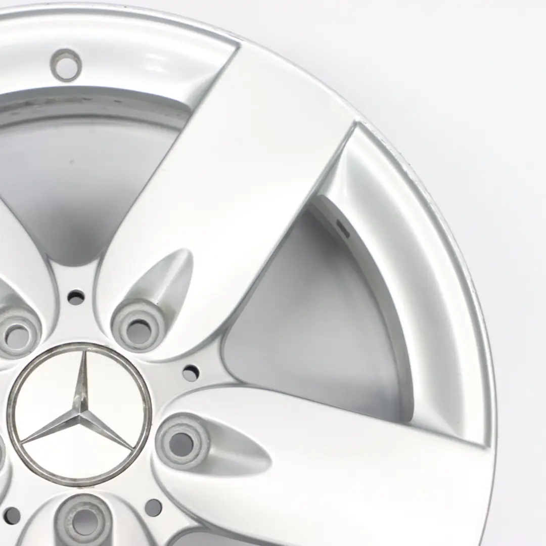 Jante alliage argent 16" 5 branches 7J ET:34 pour Mercedes SLK R171 à propos du numéro de pièce A1714010102 Mercedes SLK R171 Jante alliage argent 16" 5 branches 7J ET:34 - SKU A1714010102-2 - Numéro de pièce A1714010102