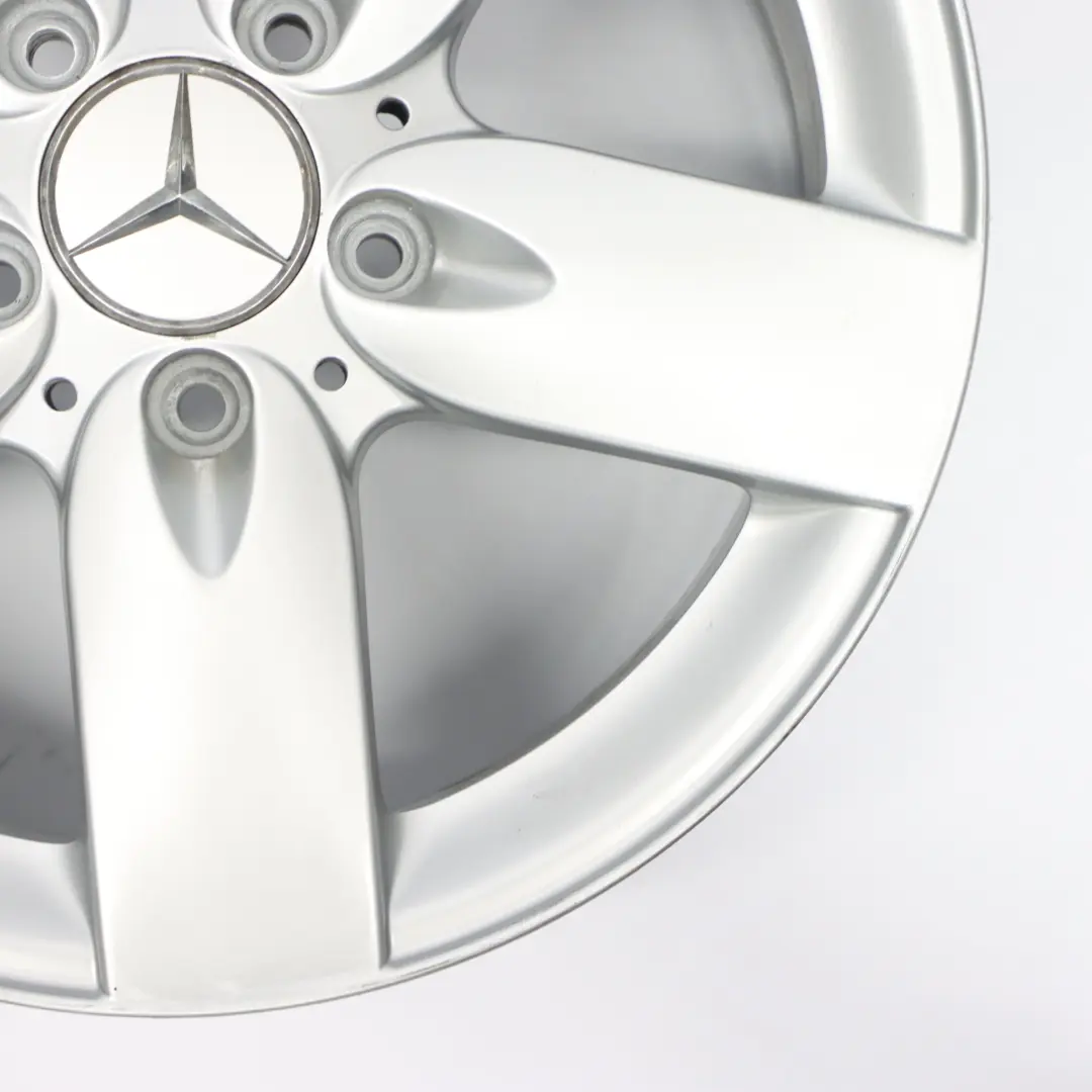 Silberne Leicht metall felge 16" 7J ET:34 für Mercedes SLK R171 mit Teilenummer A1714010102 Mercedes SLK R171 Silberne Leicht metall felge 16" 7J ET:34 - SKU A1714010102-2 - Teilenummer A1714010102