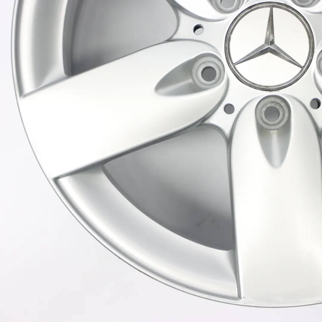 Cerchio in lega argento 16" 5 razze 7J ET:34 per Mercedes SLK R171 con numero di parte A1714010102 Mercedes SLK R171 Cerchio in lega argento 16" 5 razze 7J ET:34 - SKU A1714010102-2 - Numero di parte A1714010102