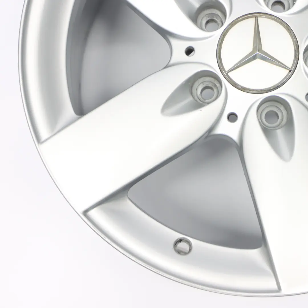 llanta trasera aleación plata 16 " 8J ET:30 para Mercedes SLK R171 con número de pieza A1714010202 Mercedes SLK R171 llanta trasera aleación plata 16 " 8J ET:30 - SKU A1714010202-1 - Número de pieza A1714010202