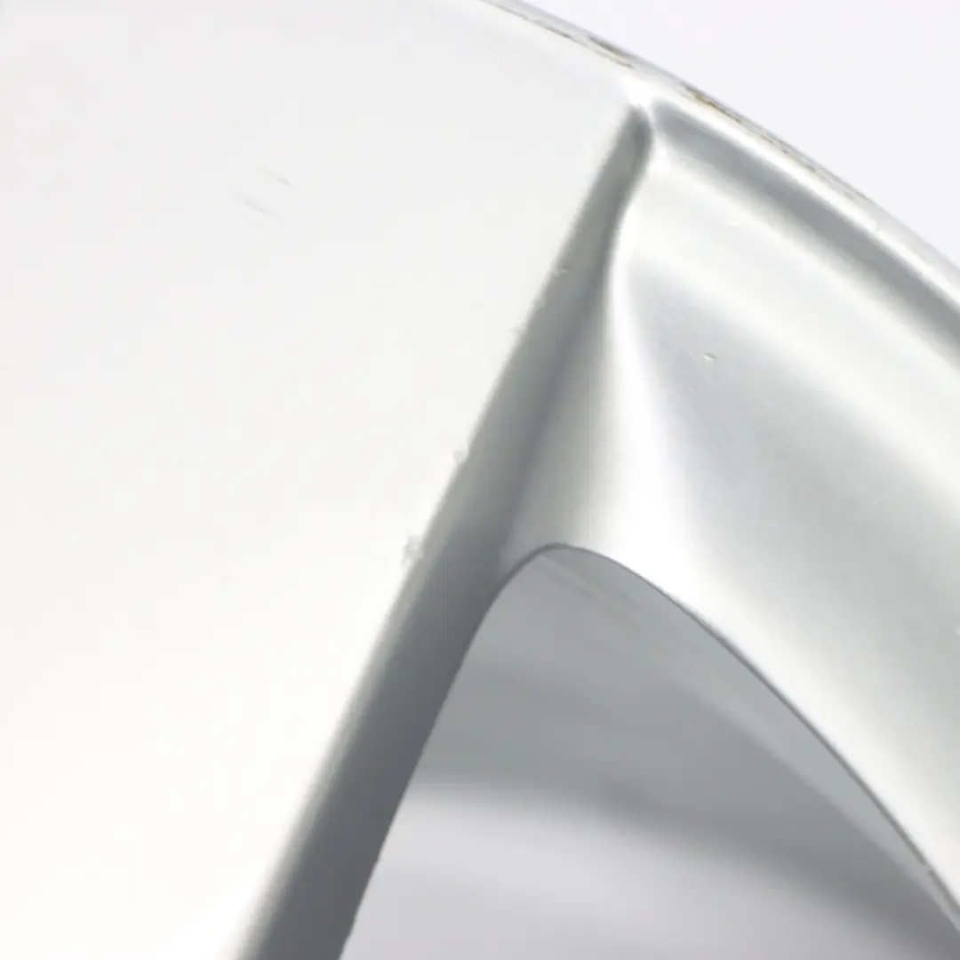 llanta trasera aleación plata 16 " 8J ET:30 para Mercedes SLK R171 con número de pieza A1714010202 Mercedes SLK R171 llanta trasera aleación plata 16 " 8J ET:30 - SKU A1714010202-1 - Número de pieza A1714010202