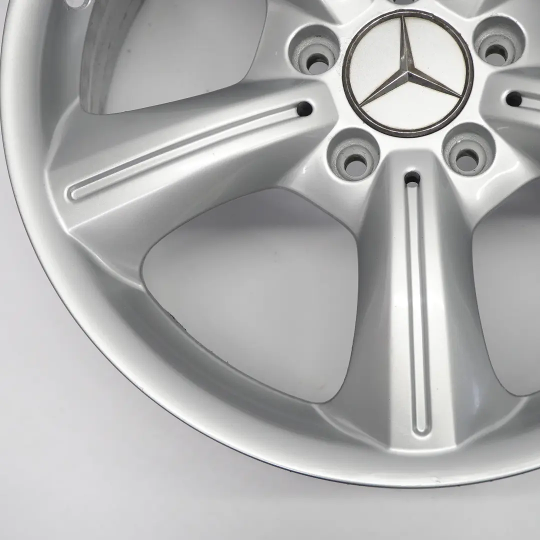 Jante alliage argentée 17" 7,5J ET:36 à 5 branches pour Mercedes SLK R171 à propos du numéro de pièce A1714011202 Mercedes SLK R171 Jante alliage argentée 17" 7,5J ET:36 à 5 branches - SKU A1714011202-1 - Numéro de pièce A1714011202