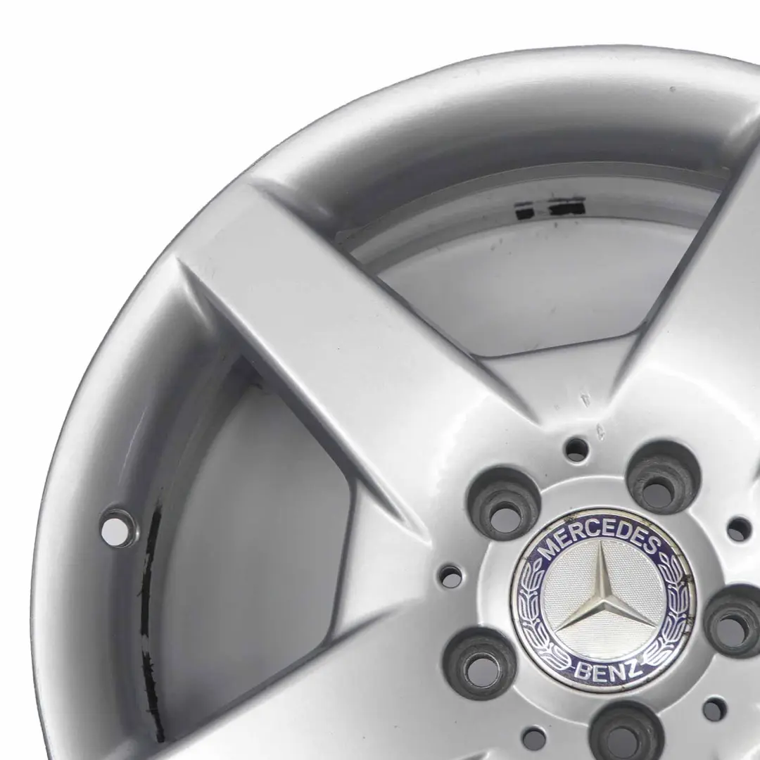 Silberne Leichtmetallfelge 17" 7,5J ET:37 5-Loch für Mercedes R171 AMG mit Teilenummer A1714011402 Mercedes R171 AMG Silberne Leichtmetallfelge 17" 7,5J ET:37 5-Loch - SKU A1714011402-2 - Teilenummer A1714011402