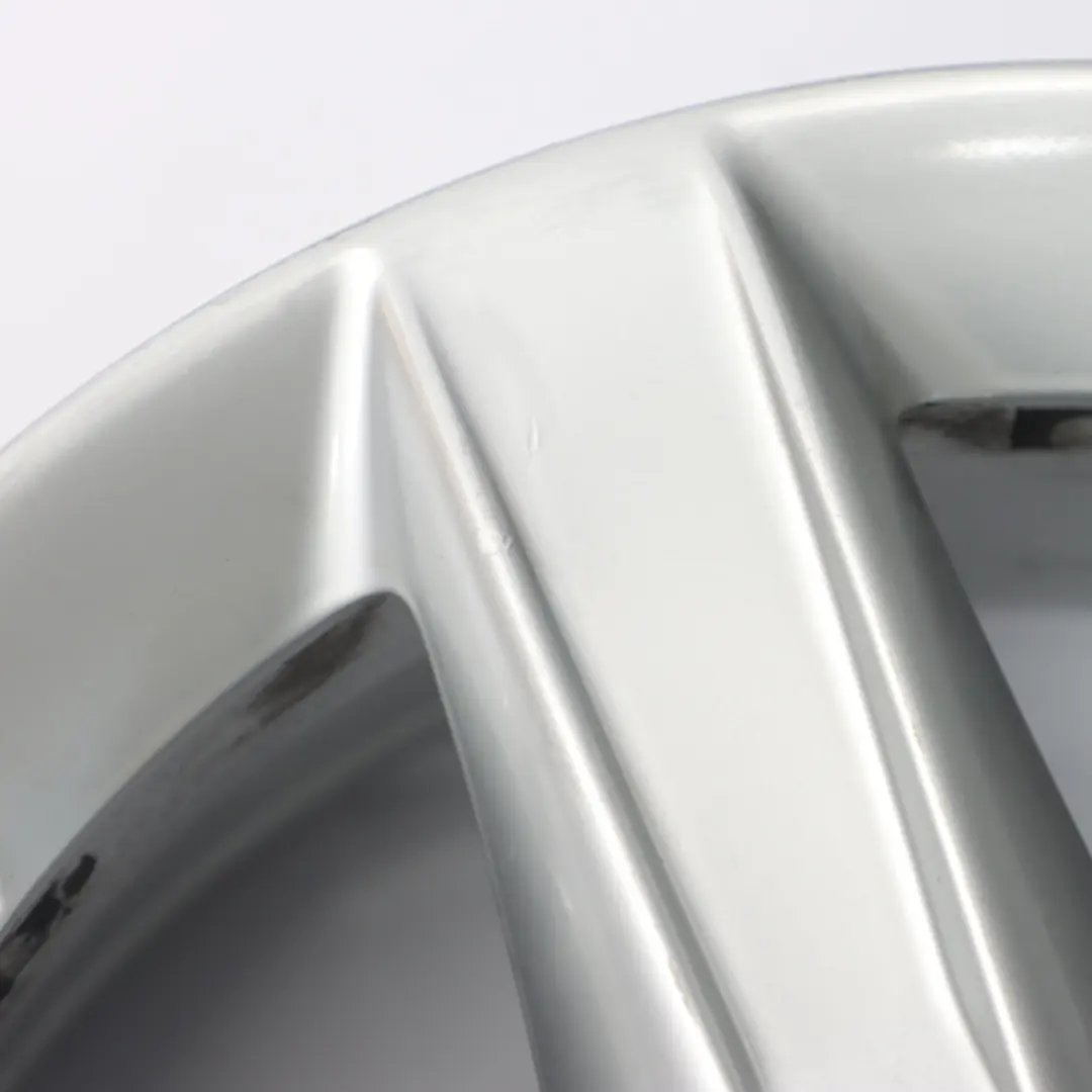 Jante alliage argent 16" 5 branches 7J ET:34 pour Mercedes SLK R171 à propos du numéro de pièce A1714013302 Mercedes SLK R171 Jante alliage argent 16" 5 branches 7J ET:34 - SKU A1714013302-1 - Numéro de pièce A1714013302