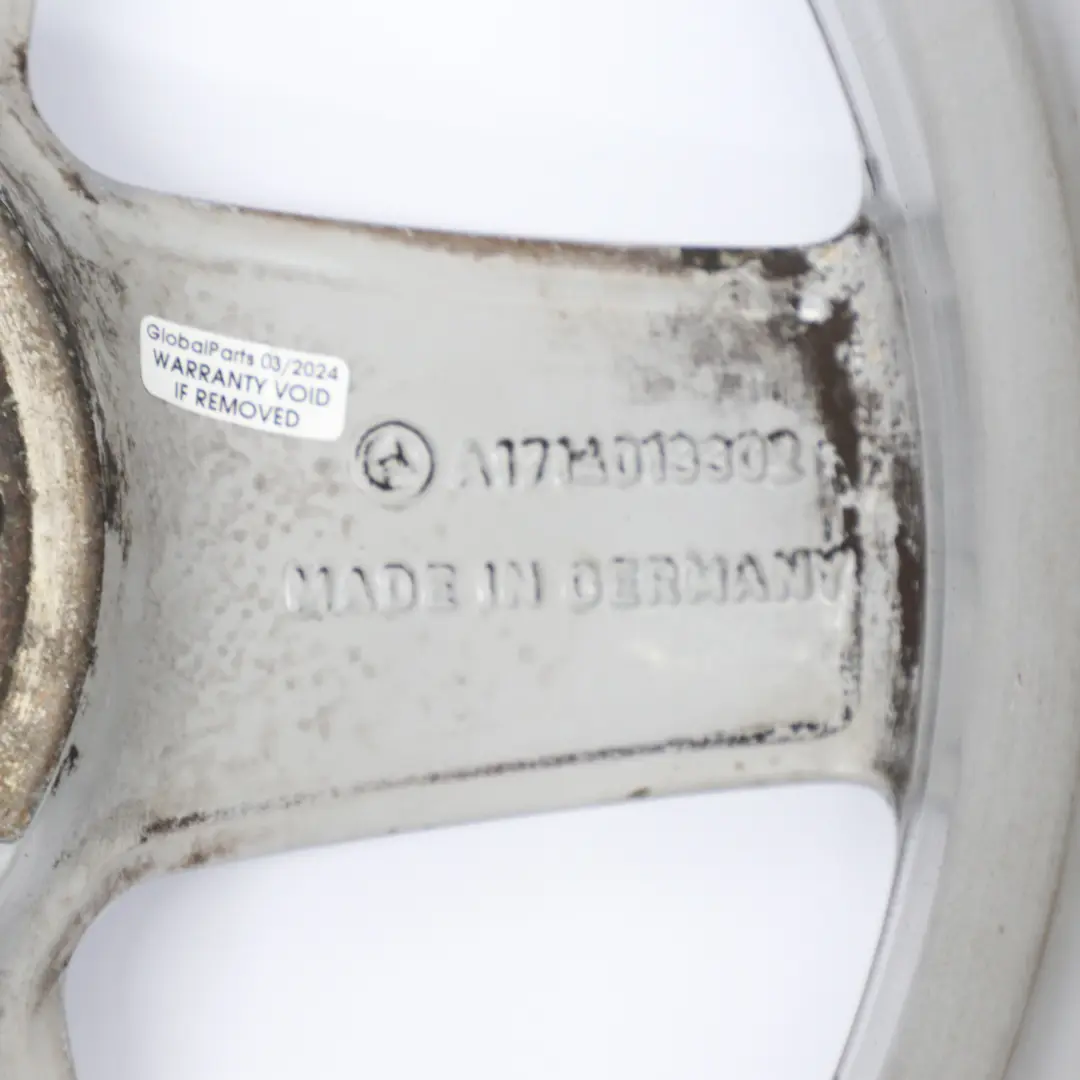 Jante alliage argent 16" 5 branches 7J ET:34 pour Mercedes SLK R171 à propos du numéro de pièce A1714013302 Mercedes SLK R171 Jante alliage argent 16" 5 branches 7J ET:34 - SKU A1714013302-2 - Numéro de pièce A1714013302