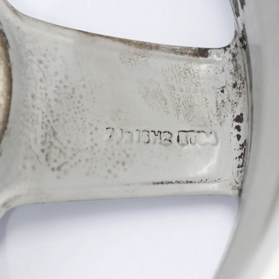 Jante alliage argent 16" 5 branches 7J ET:34 pour Mercedes SLK R171 à propos du numéro de pièce A1714013302 Mercedes SLK R171 Jante alliage argent 16" 5 branches 7J ET:34 - SKU A1714013302-2 - Numéro de pièce A1714013302