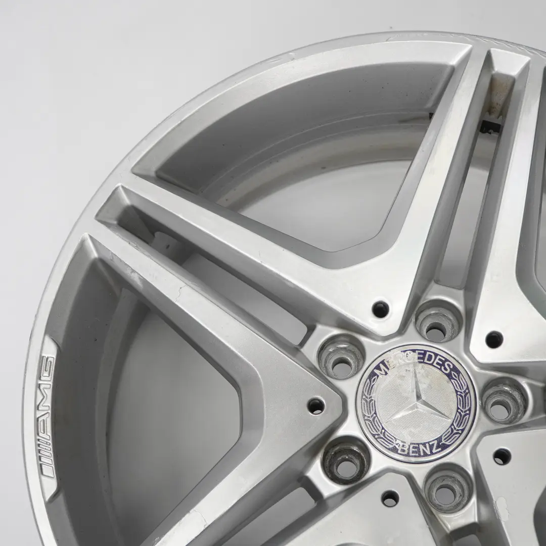 Jante en alliage argenté 18" 7,5J ET:37 pour Mercedes R171 C209 AMG Avant à propos du numéro de pièce A1714014702 Mercedes R171 C209 AMG Avant Jante en alliage argenté 18" 7,5J ET:37 - SKU A1714014702-1 - Numéro de pièce A1714014702