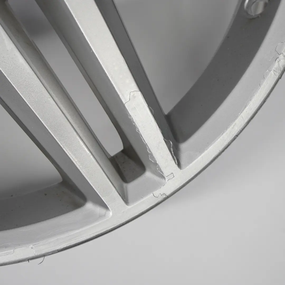 Jante en alliage argenté 18" 7,5J ET:37 pour Mercedes R171 C209 AMG Avant à propos du numéro de pièce A1714014702 Mercedes R171 C209 AMG Avant Jante en alliage argenté 18" 7,5J ET:37 - SKU A1714014702-1 - Numéro de pièce A1714014702