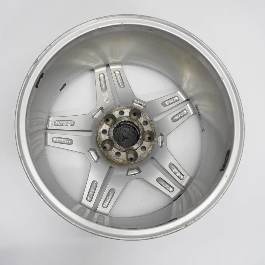 Cerchio lega posteriore argento 18" 8,5J ET:30 per Mercedes R171 AMG con numero di parte A1714014802 Mercedes R171 AMG Cerchio lega posteriore argento 18" 8,5J ET:30 - SKU A1714014802-2 - Numero di parte A1714014802