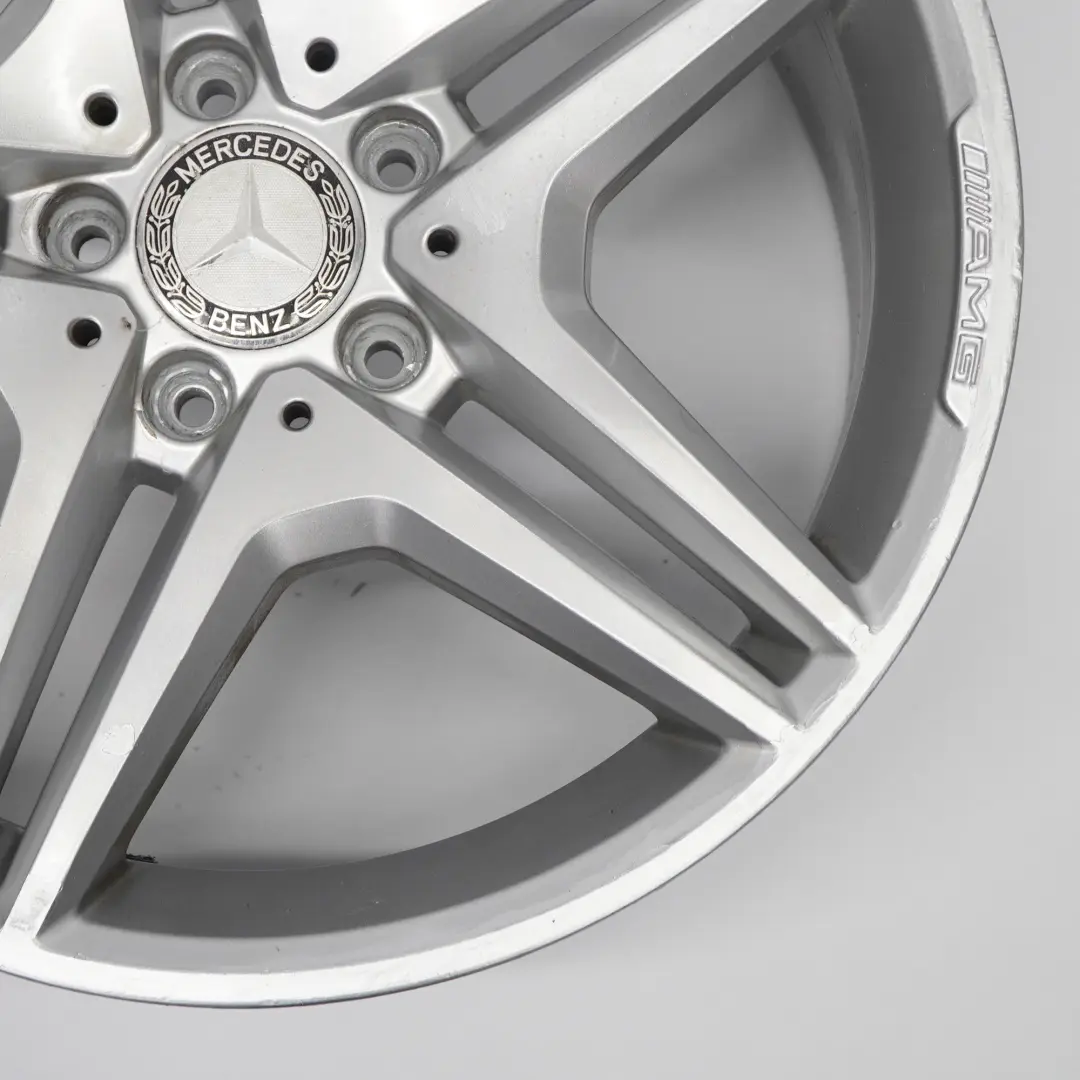 Jante arrière alliage argenté 18" 8,5J ET:30 pour Mercedes R171 C209 AMG à propos du numéro de pièce A1714014802 Mercedes R171 C209 AMG Jante arrière alliage argenté 18" 8,5J ET:30 - SKU A1714014802-2 - Numéro de pièce A1714014802