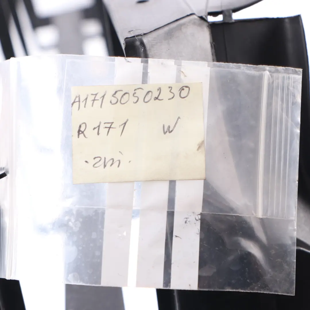 Radiateur Air Baffle Duct Guide Deflector Channel pour Mercedes SLK R171 à propos du numéro de pièce A1715050230 Mercedes SLK R171 Radiateur Air Baffle Duct Guide Deflector Channel - SKU A1715050230 - Numéro de pièce A1715050230