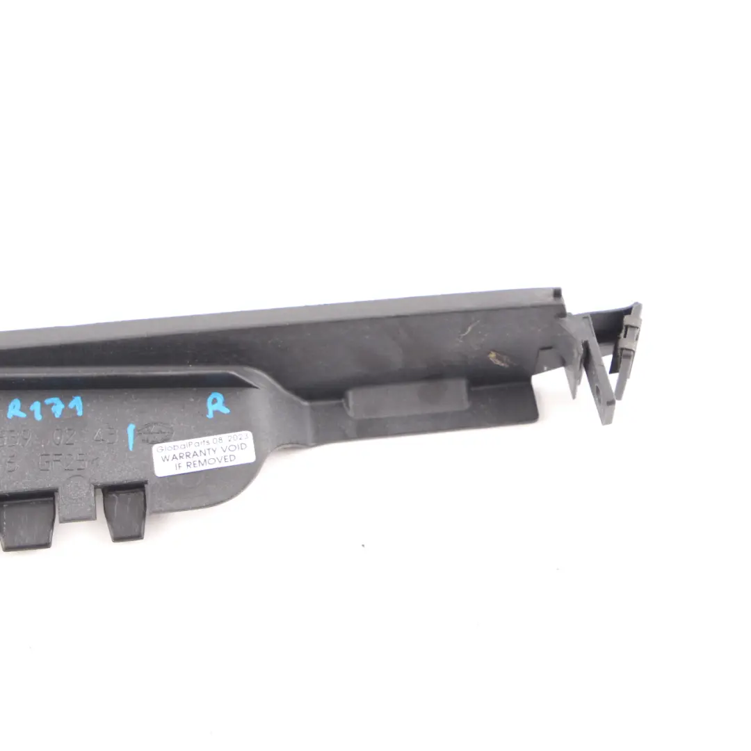 Panneau de garniture de vitre arrière droite pour Mercedes SLK R171 à propos du numéro de pièce A1716390243 Mercedes SLK R171 Panneau de garniture de vitre arrière droite - SKU A1716390243 - Numéro de pièce A1716390243