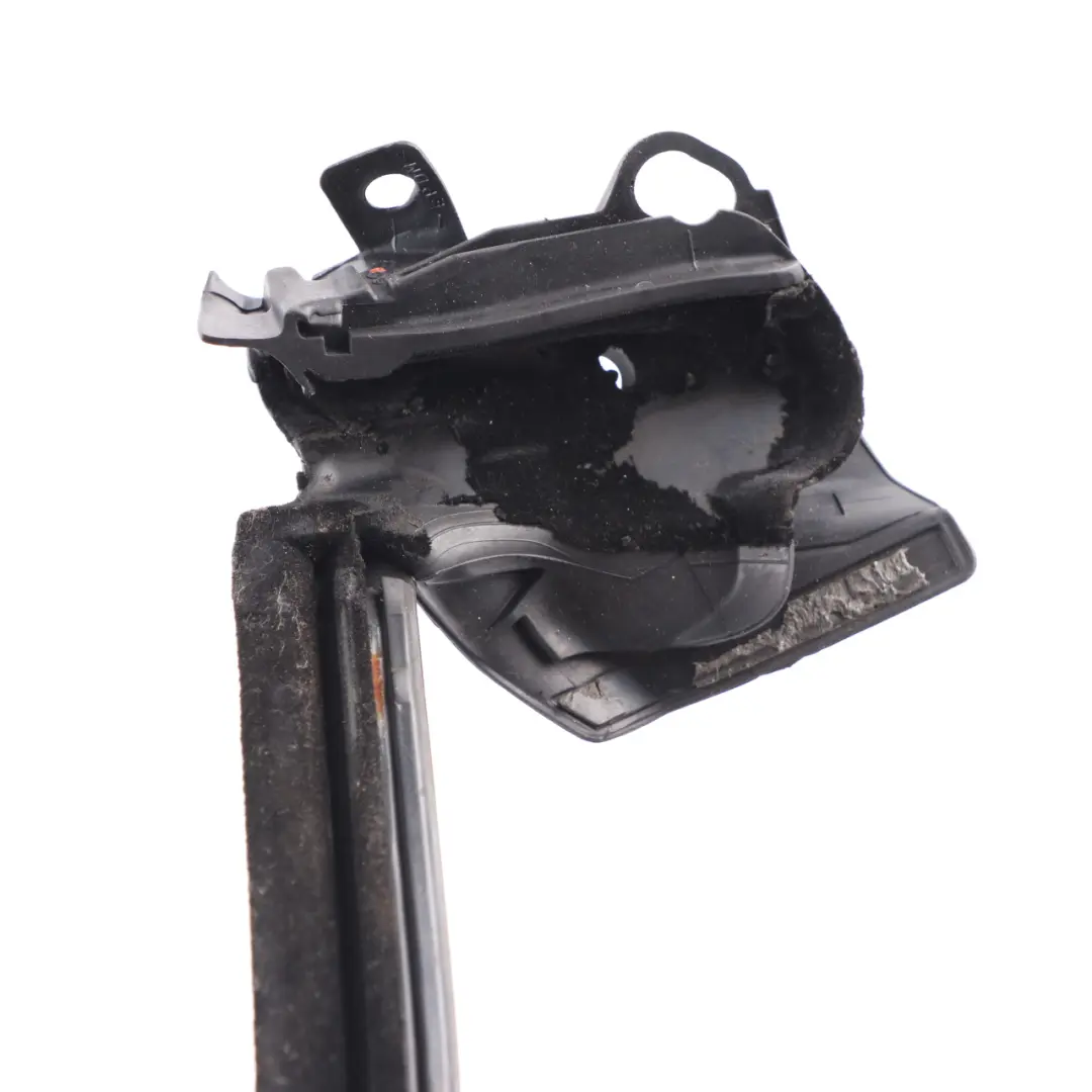 Joint d'étanchéité de la vitre arrière gauche pour Mercedes CLK R171 à propos du numéro de pièce A1716700138 Mercedes CLK R171 Joint d'étanchéité de la vitre arrière gauche - SKU A1716700138 - Numéro de pièce A1716700138