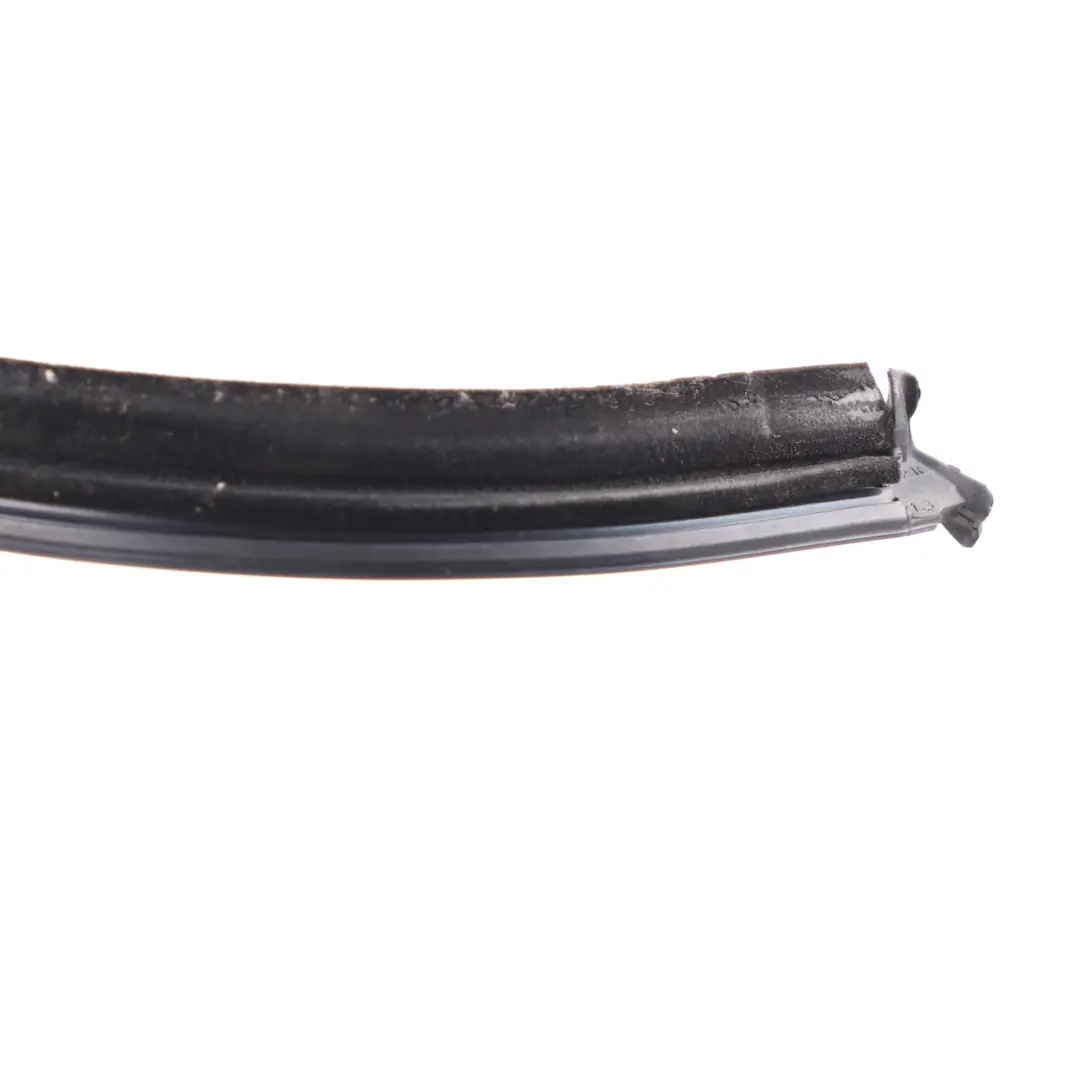 Tira de Ventana Trasera Derecha Junta de Sellado para Mercedes CLK R171 con número de pieza A1716700238 Mercedes CLK R171 Tira de Ventana Trasera Derecha Junta de Sellado - SKU A1716700238 - Número de pieza A1716700238