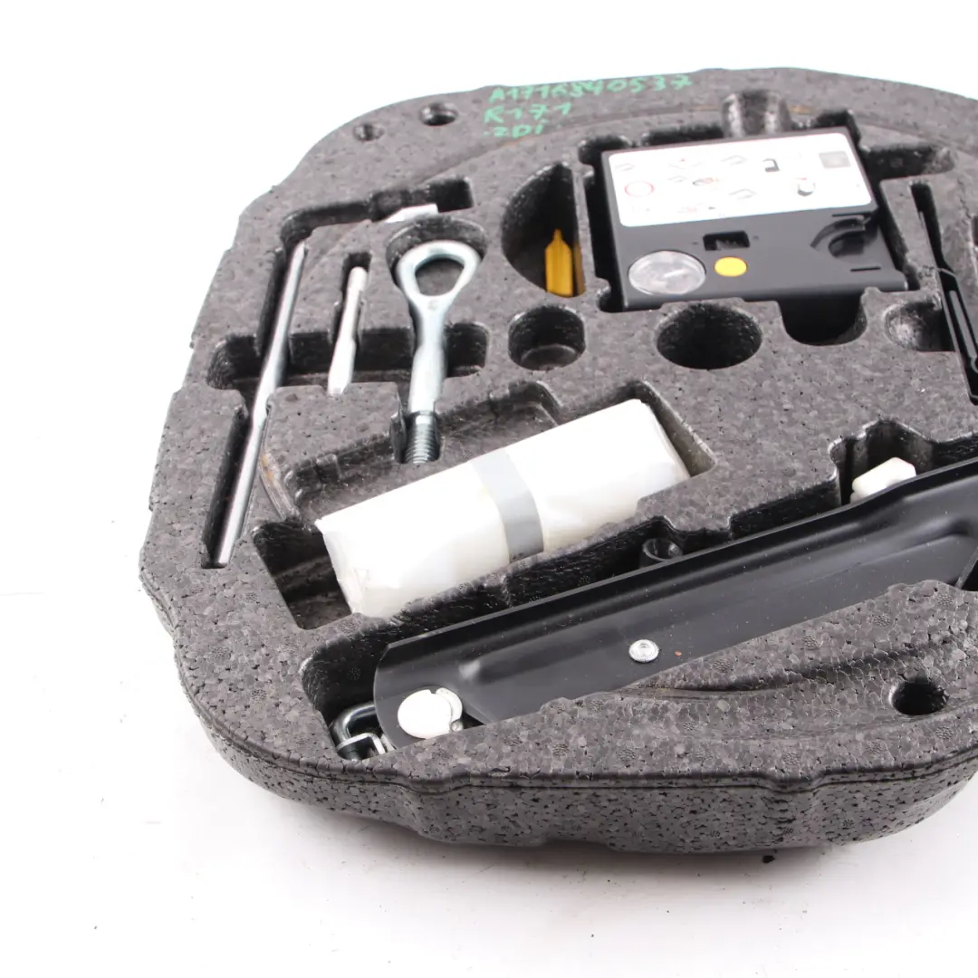 Kit Herramientas Emergencia Compresor Neumático para Mercedes R171 con número de pieza A1716840537 Mercedes R171 Kit Herramientas Emergencia Compresor Neumático - SKU A1716840537 - Número de pieza A1716840537