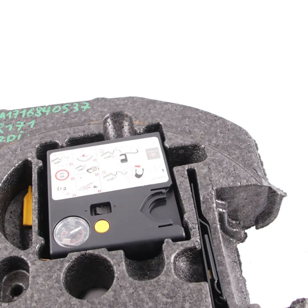 Kit Herramientas Emergencia Compresor Neumático para Mercedes R171 con número de pieza A1716840537 Mercedes R171 Kit Herramientas Emergencia Compresor Neumático - SKU A1716840537 - Número de pieza A1716840537