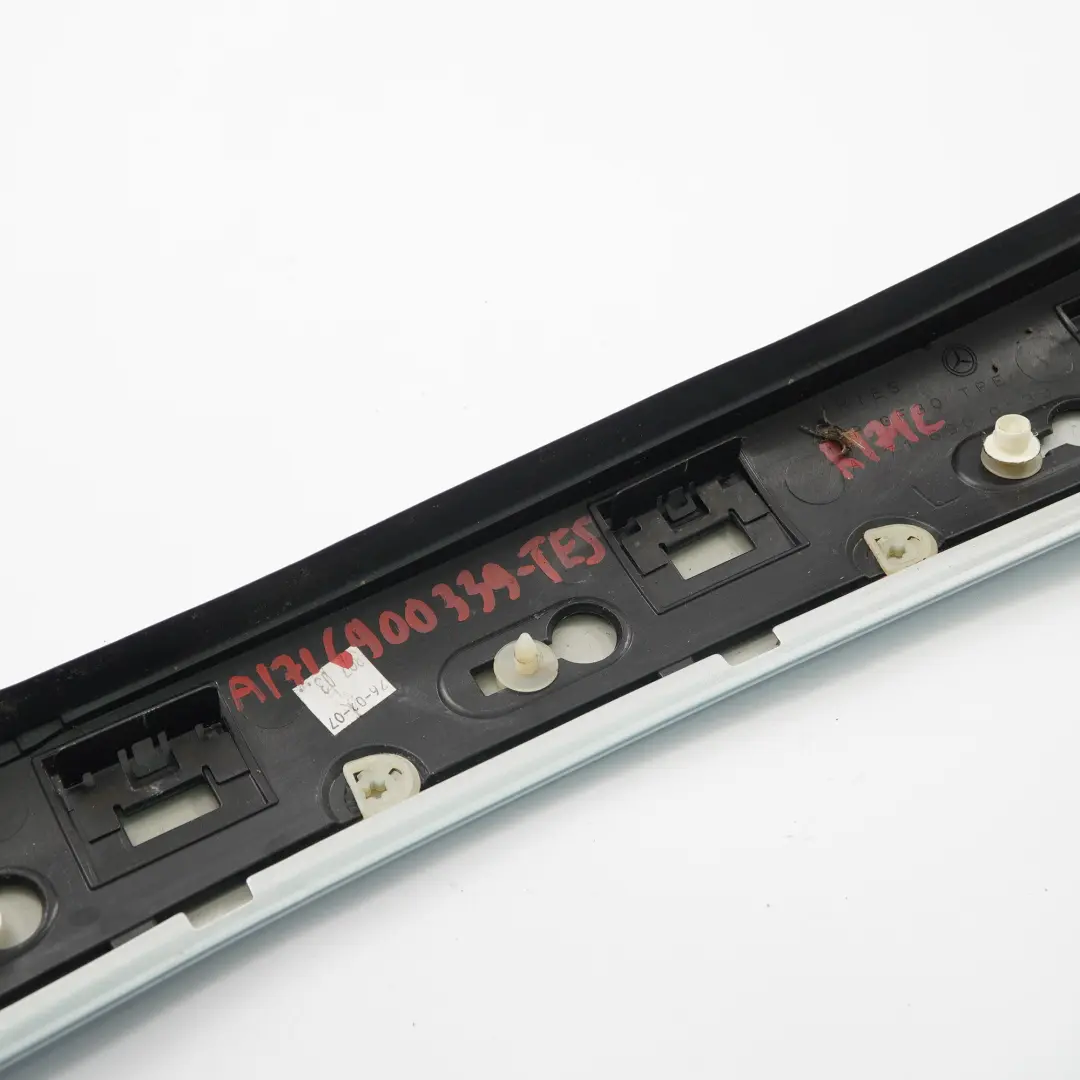 Parabrezza A-Pillar Trim Tellurium Silver 762 Sinistro A1716900139 per Mercedes R171 con numero di parte A1716900339 Mercedes R171 Parabrezza A-Pillar Trim Tellurium Silver 762 Sinistro A1716900139 - SKU A1716900339-TES - Numero di parte A1716900339