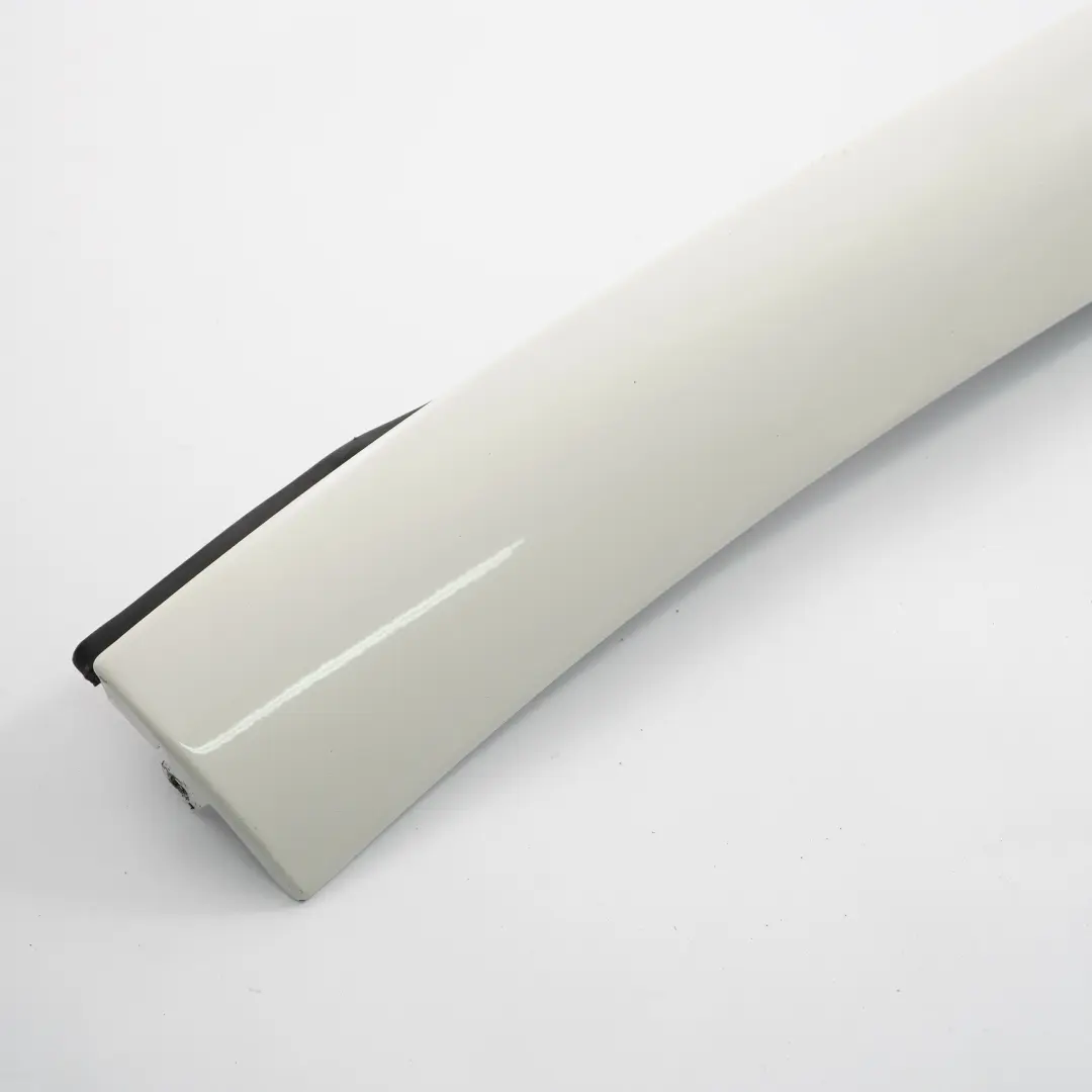 Garniture pare-brise montant A droite Calcite Blanc pour Mercedes R171 à propos du numéro de pièce A1716900439 Mercedes R171 Garniture pare-brise montant A droite Calcite Blanc - SKU A1716900439-CW - Numéro de pièce A1716900439