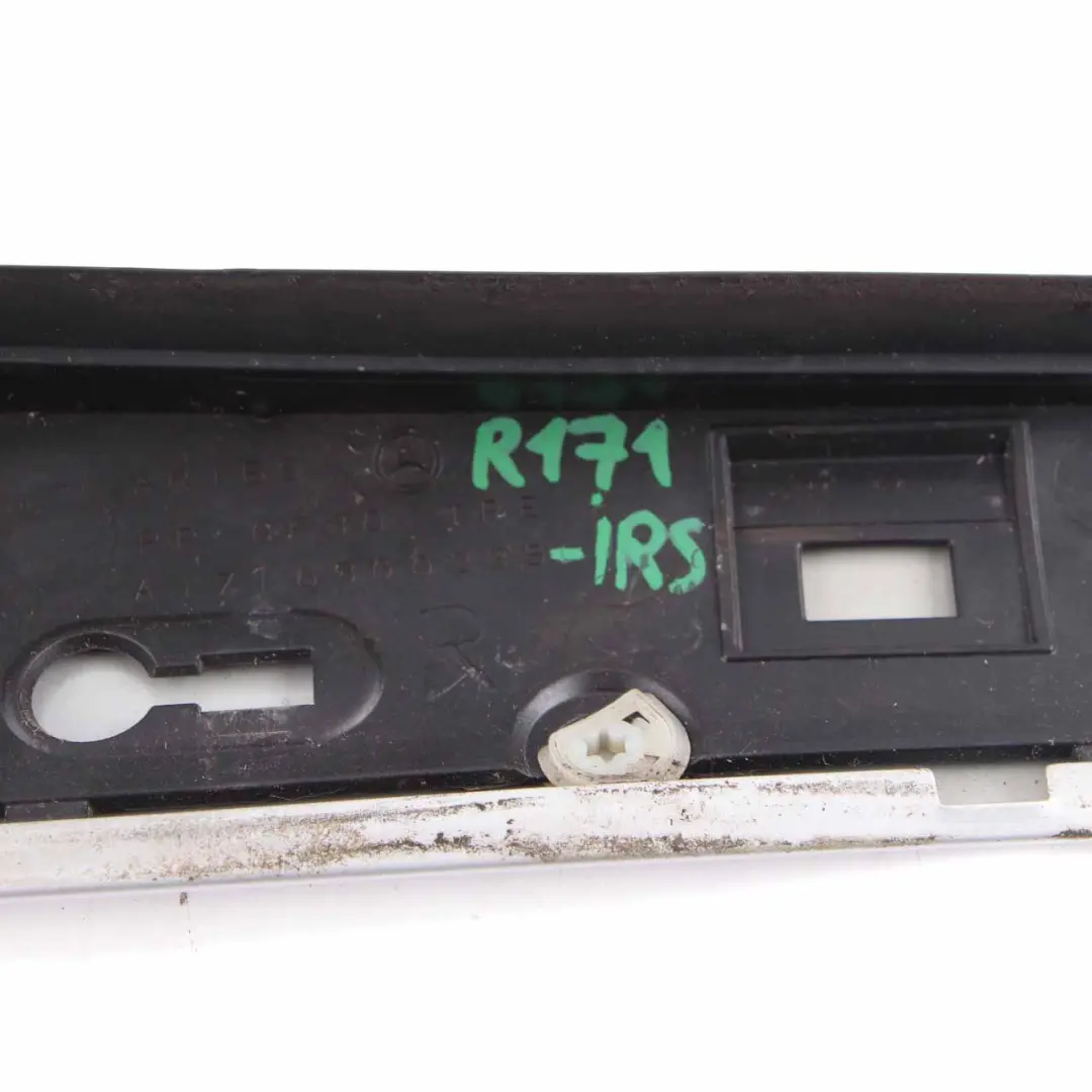 Schutz Scheibe A Säule Trim Iridium Silber 775 Rechts für Mercedes R171 Wind mit Teilenummer A1716900439 Mercedes R171 Wind Schutz Scheibe A Säule Trim Iridium Silber 775 Rechts - SKU A1716900439-IRS - Teilenummer A1716900439