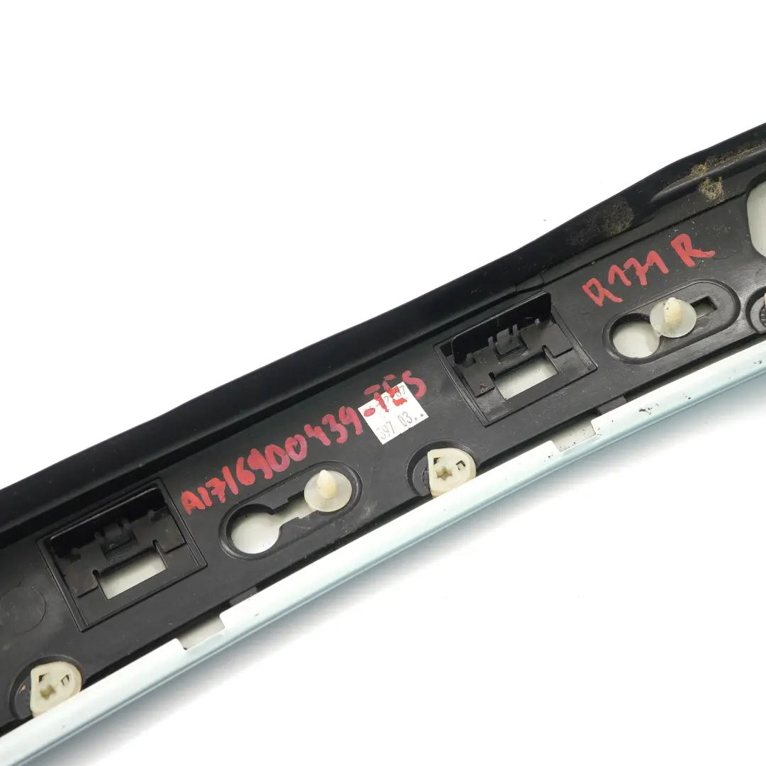 Parabrisas Mercedes R171 A-Pillar Trim Tellurium Plata Derecha A1716900239 para con número de pieza A1716900439 Parabrisas Mercedes R171 A-Pillar Trim Tellurium Plata Derecha A1716900239 - SKU A1716900439-TES - Número de pieza A1716900439