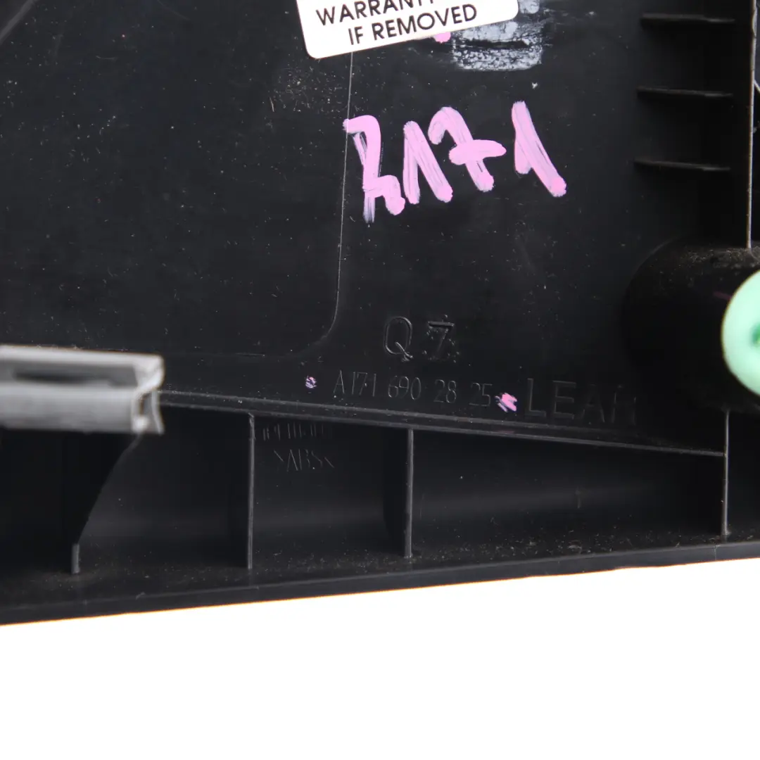 B-Säulenverkleidung hinten rechts innen schwarz für Mercedes SLK R171 mit Teilenummer A1716902825 Mercedes SLK R171 B-Säulenverkleidung hinten rechts innen schwarz - SKU A1716902825 - Teilenummer A1716902825