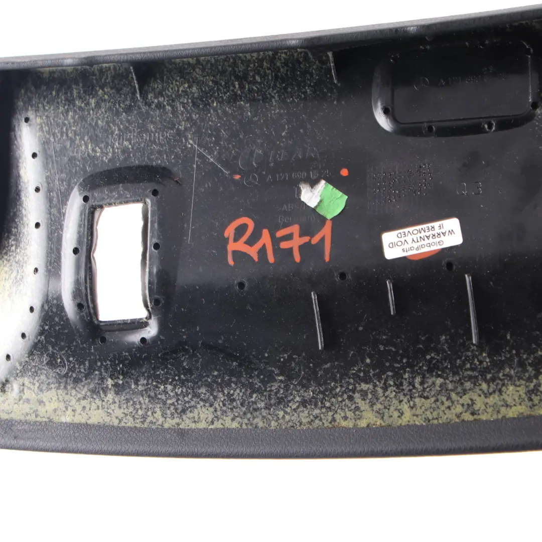 A-Pillar Interior Columna Tapa Izquierda Negro para Mercedes SLK R171 con número de pieza A1716903125 Mercedes SLK R171 A-Pillar Interior Columna Tapa Izquierda Negro - SKU A1716903125 - Número de pieza A1716903125