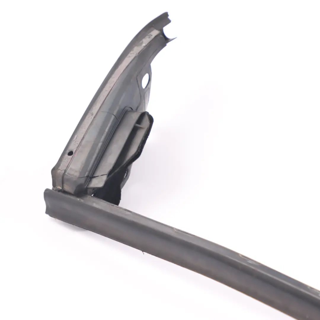 Mercedes SLK R171 Sello de ventana delantera izquierda Junta puerta - SKU A1717200124 - Número de pieza A1717200124