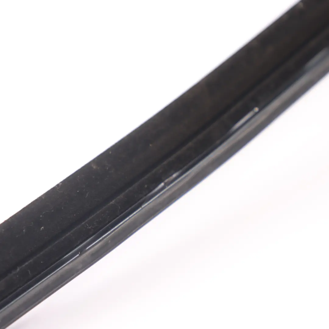 Fensterdichtung vorne links Türdichtung für Mercedes SLK R171 mit Teilenummer A1717200124 Mercedes SLK R171 Fensterdichtung vorne links Türdichtung - SKU A1717200124 - Teilenummer A1717200124