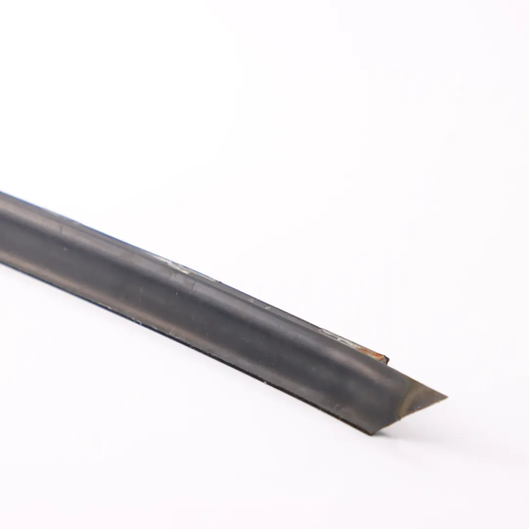 Fensterdichtung vorne links Türdichtung für Mercedes SLK R171 mit Teilenummer A1717200124 Mercedes SLK R171 Fensterdichtung vorne links Türdichtung - SKU A1717200124 - Teilenummer A1717200124