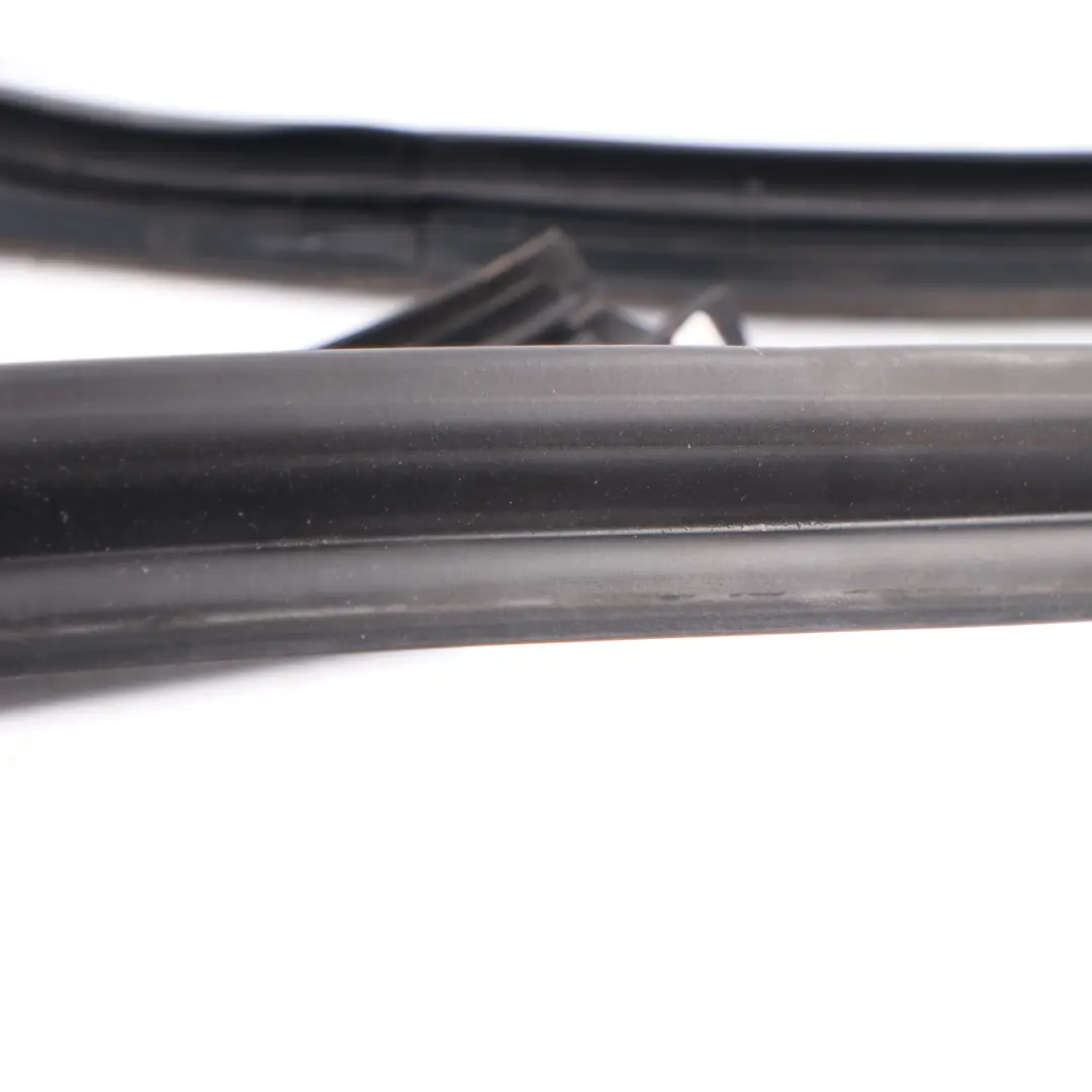 Joint De Pare Brise Avant Caoutchouc A1717200178 pour Mercedes SLK R171 à propos du numéro de pièce A1717200578 Mercedes SLK R171 Joint De Pare Brise Avant Caoutchouc A1717200178 - SKU A1717200578 - Numéro de pièce A1717200578