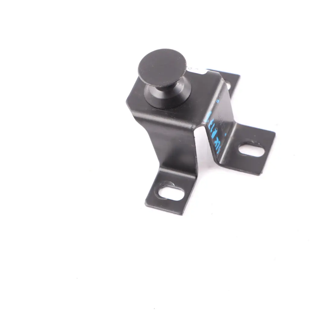 Support de fixation de charnière de hayon de coffre arrière pour Mercedes SLK R171 à propos du numéro de pièce A1717500115 Mercedes SLK R171 Support de fixation de charnière de hayon de coffre arrière - SKU A1717500115 - Numéro de pièce A1717500115