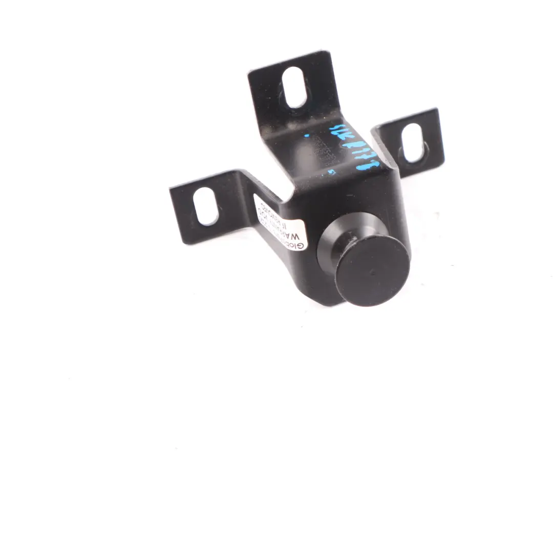 Support de fixation de charnière de hayon de coffre arrière pour Mercedes SLK R171 à propos du numéro de pièce A1717500115 Mercedes SLK R171 Support de fixation de charnière de hayon de coffre arrière - SKU A1717500115 - Numéro de pièce A1717500115