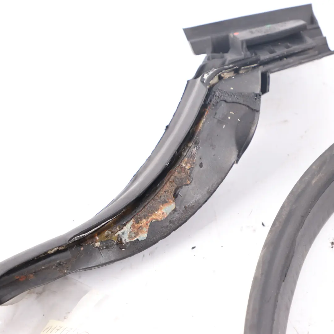 Uszczelka Klapy Bagażnika do Mercedes SLK R171 o numerze A1717500098 Mercedes SLK R171 Uszczelka Klapy Bagażnika - SKU A1717500098 - Numer Części A1717500098