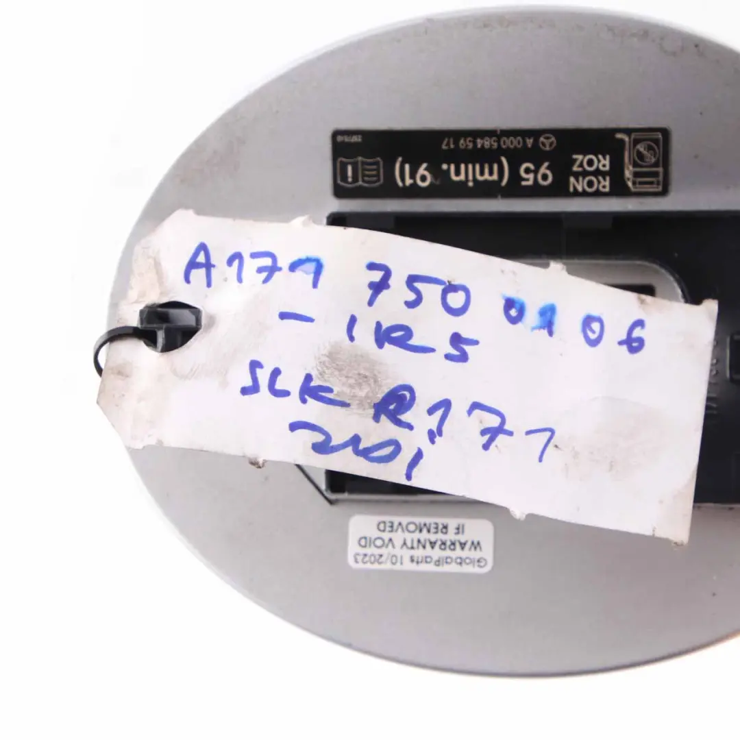 Coperchio tappo serbatoio Iridium Silver Metallic - 775 per Mercedes SLK R171 con numero di parte A1717500106 Mercedes SLK R171 Coperchio tappo serbatoio Iridium Silver Metallic - 775 - SKU A1717500106-IRS - Numero di parte A1717500106