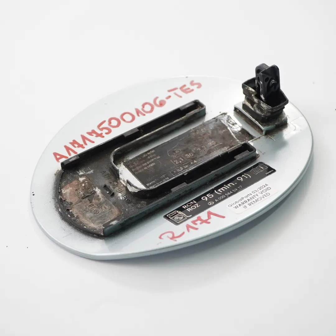 Couvercle de bouchon réservoir carburant Tellurium Silver 762 pour Mercedes SLK R171 à propos du numéro de pièce A1717500106 Mercedes SLK R171 Couvercle de bouchon réservoir carburant Tellurium Silver 762 - SKU A1717500106-TES - Numéro de pièce A1717500106