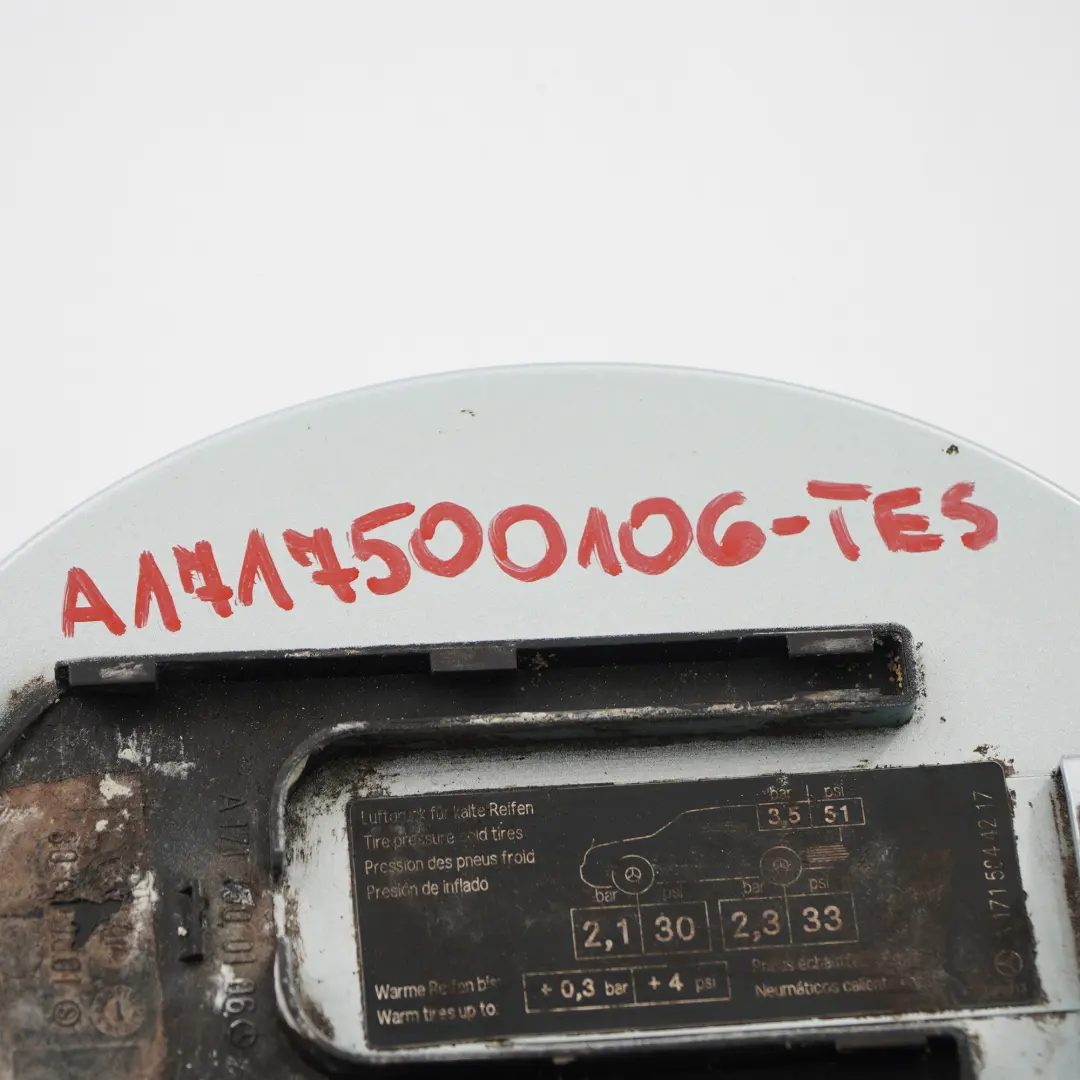 Kraftstofftankklappe Tankdeckelabdeckung Tellursilber - 762 für Mercedes SLK R171 mit Teilenummer A1717500106 Mercedes SLK R171 Kraftstofftankklappe Tankdeckelabdeckung Tellursilber - 762 - SKU A1717500106-TES - Teilenummer A1717500106