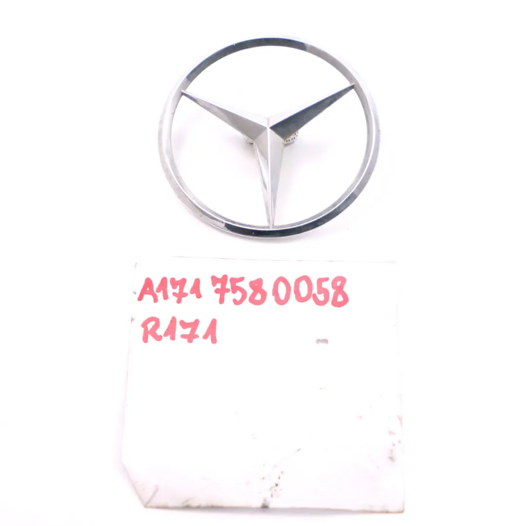 Emblema del bagagliaio Coperchio del portellone posteriore Logo per Mercedes R171 con numero di parte A1717580058 Mercedes R171 Emblema del bagagliaio Coperchio del portellone posteriore Logo - SKU A1717580058 - Numero di parte A1717580058