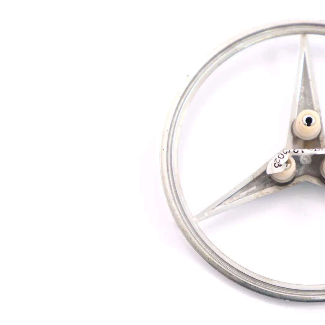 Emblema del bagagliaio Coperchio del portellone posteriore Logo per Mercedes R171 con numero di parte A1717580058 Mercedes R171 Emblema del bagagliaio Coperchio del portellone posteriore Logo - SKU A1717580058 - Numero di parte A1717580058