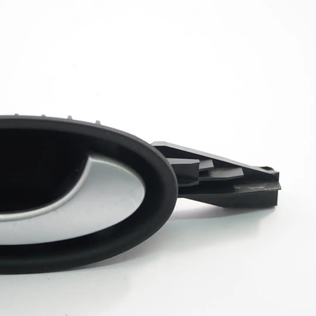 Empuñadura interior de la tarjeta de puerta delantera derecha para Mercedes SLK R171 con número de pieza A1717600462 Mercedes SLK R171 Empuñadura interior de la tarjeta de puerta delantera derecha - SKU A1717600462 - Número de pieza A1717600462