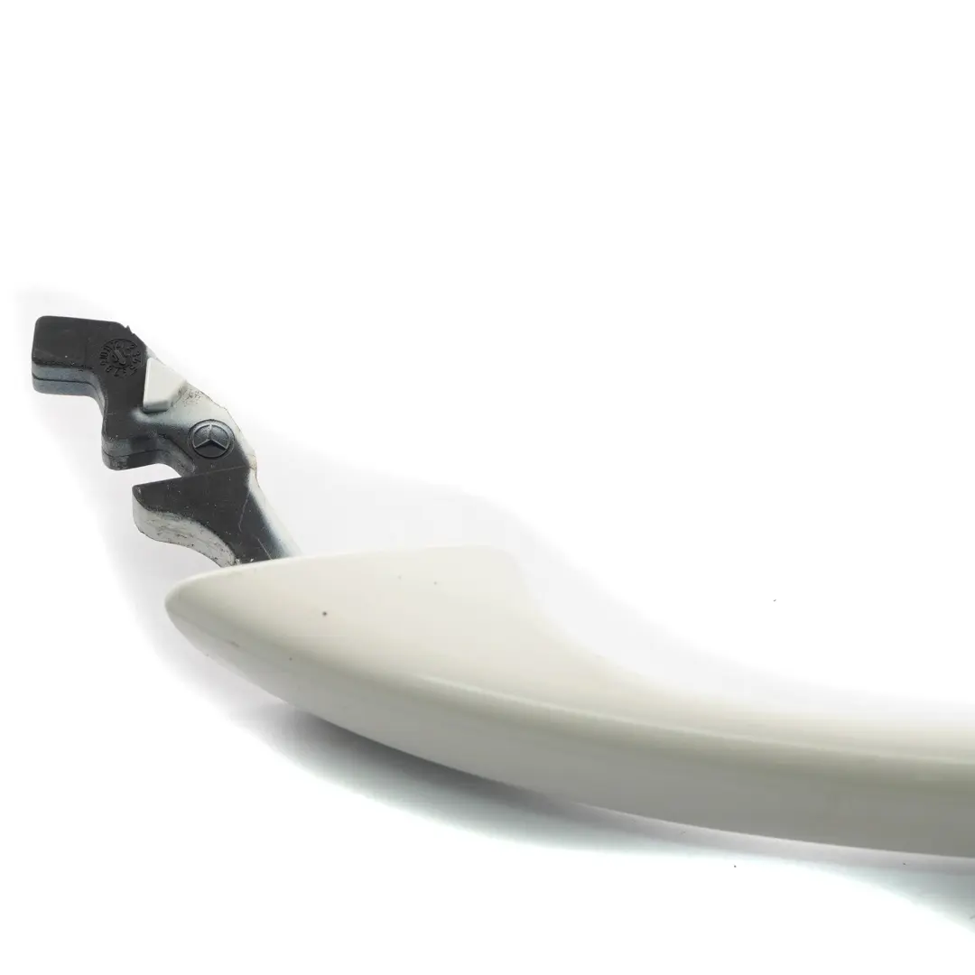 Poignée de porte avant droite Calcite Blanc - 650 pour Mercedes SLK R171 à propos du numéro de pièce A1717600470 Mercedes SLK R171 Poignée de porte avant droite Calcite Blanc - 650 - SKU A1717600470-CW - Numéro de pièce A1717600470