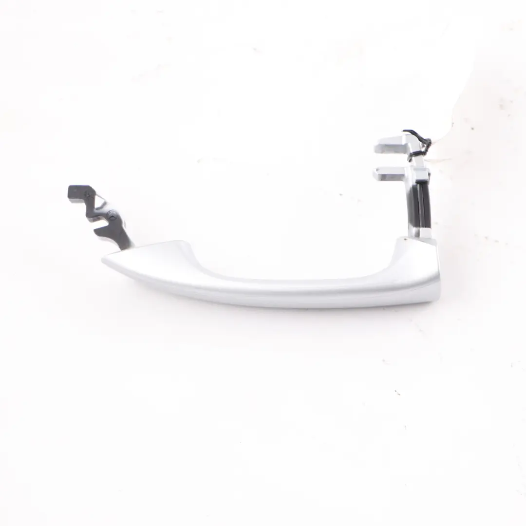 Maniglia porta anteriore destra Iridium Silver Metallic - 775 per Mercedes SLK R171 con numero di parte A1717600470 Mercedes SLK R171 Maniglia porta anteriore destra Iridium Silver Metallic - 775 - SKU A1717600470-IRS - Numero di parte A1717600470