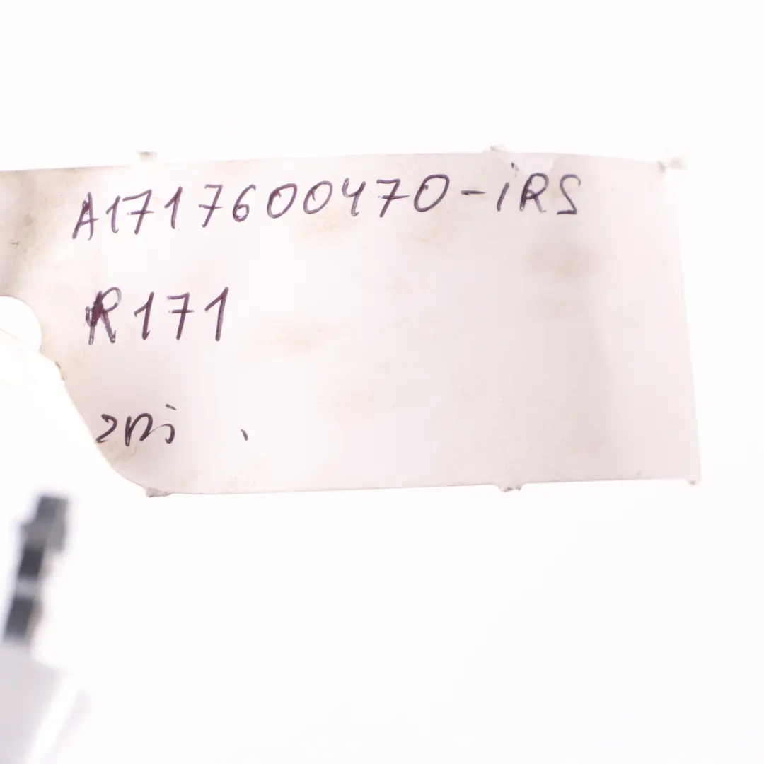 Poignée de Porte Avant Droite Argent Iridium Métallisé - 775 pour Mercedes SLK R171 à propos du numéro de pièce A1717600470 Mercedes SLK R171 Poignée de Porte Avant Droite Argent Iridium Métallisé - 775 - SKU A1717600470-IRS - Numéro de pièce A1717600470