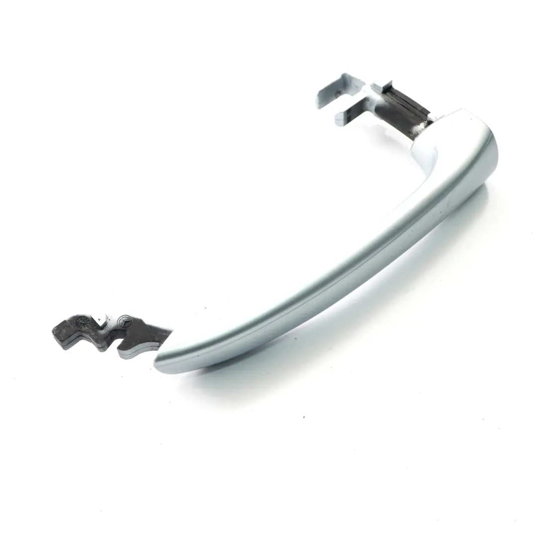 Poignée de porte avant droite Tellurium Argent 762 pour Mercedes SLK R171 à propos du numéro de pièce A1717600470 Mercedes SLK R171 Poignée de porte avant droite Tellurium Argent 762 - SKU A1717600470-TES - Numéro de pièce A1717600470