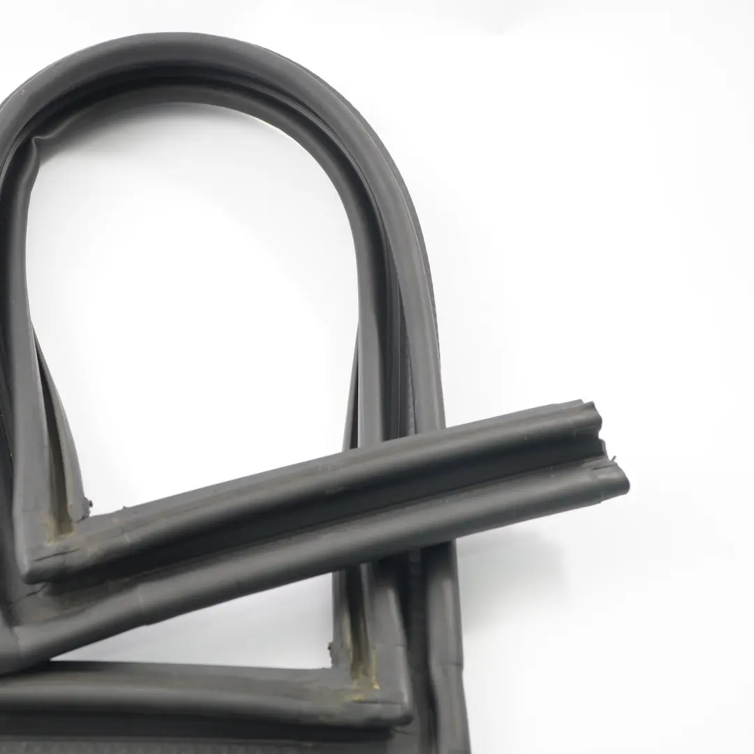 Uszczelka Tylnej Szyby Górna do Mercedes SLK R171 o numerze A1717900098 Mercedes SLK R171 Uszczelka Tylnej Szyby Górna - SKU A1717900098 - Numer Części A1717900098