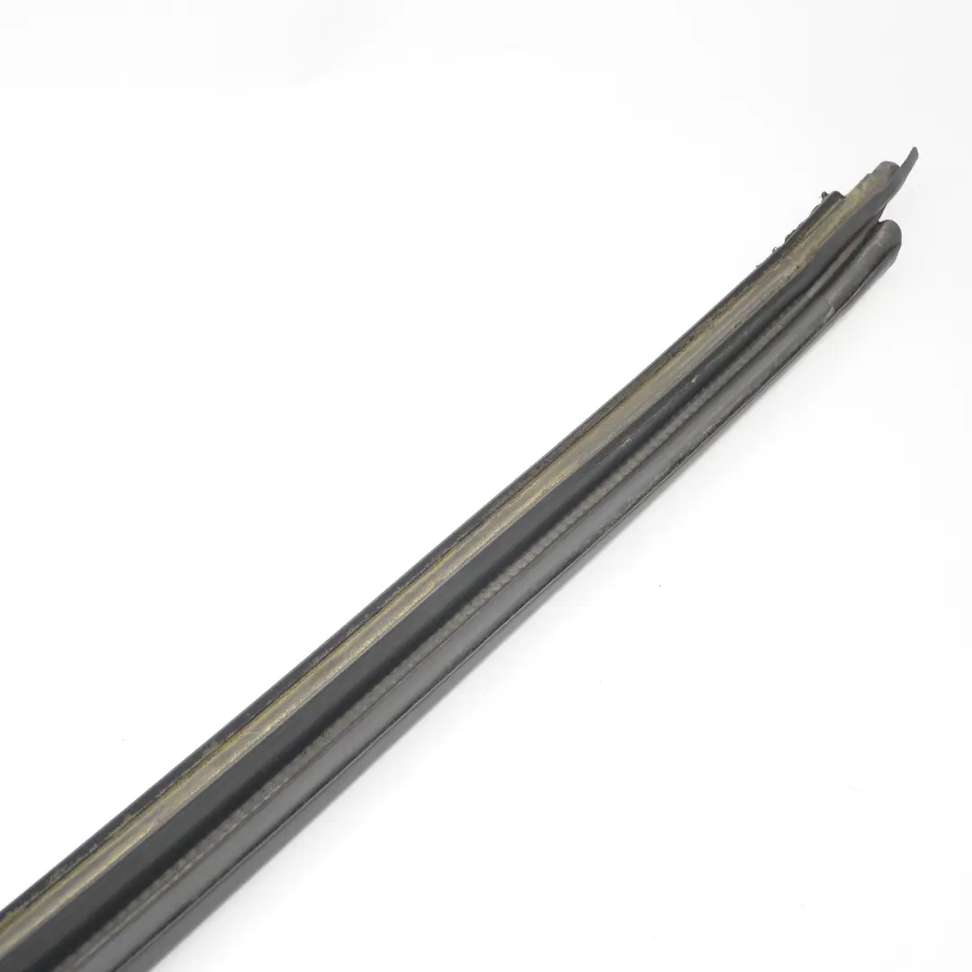 Mercedes Benz R171 Joint de bas de vitre arrière - SKU A1717900398 - Numéro de pièce A1717900398